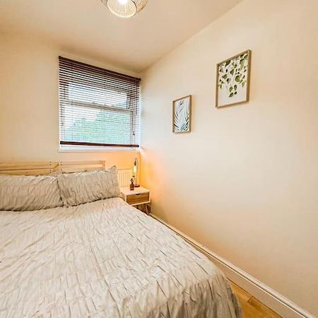 Bright & Spacious Split Level Flat In Kennington London Exterior photo